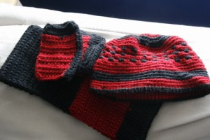 Surprise for a friend: Hat, scarf and hand warmers.